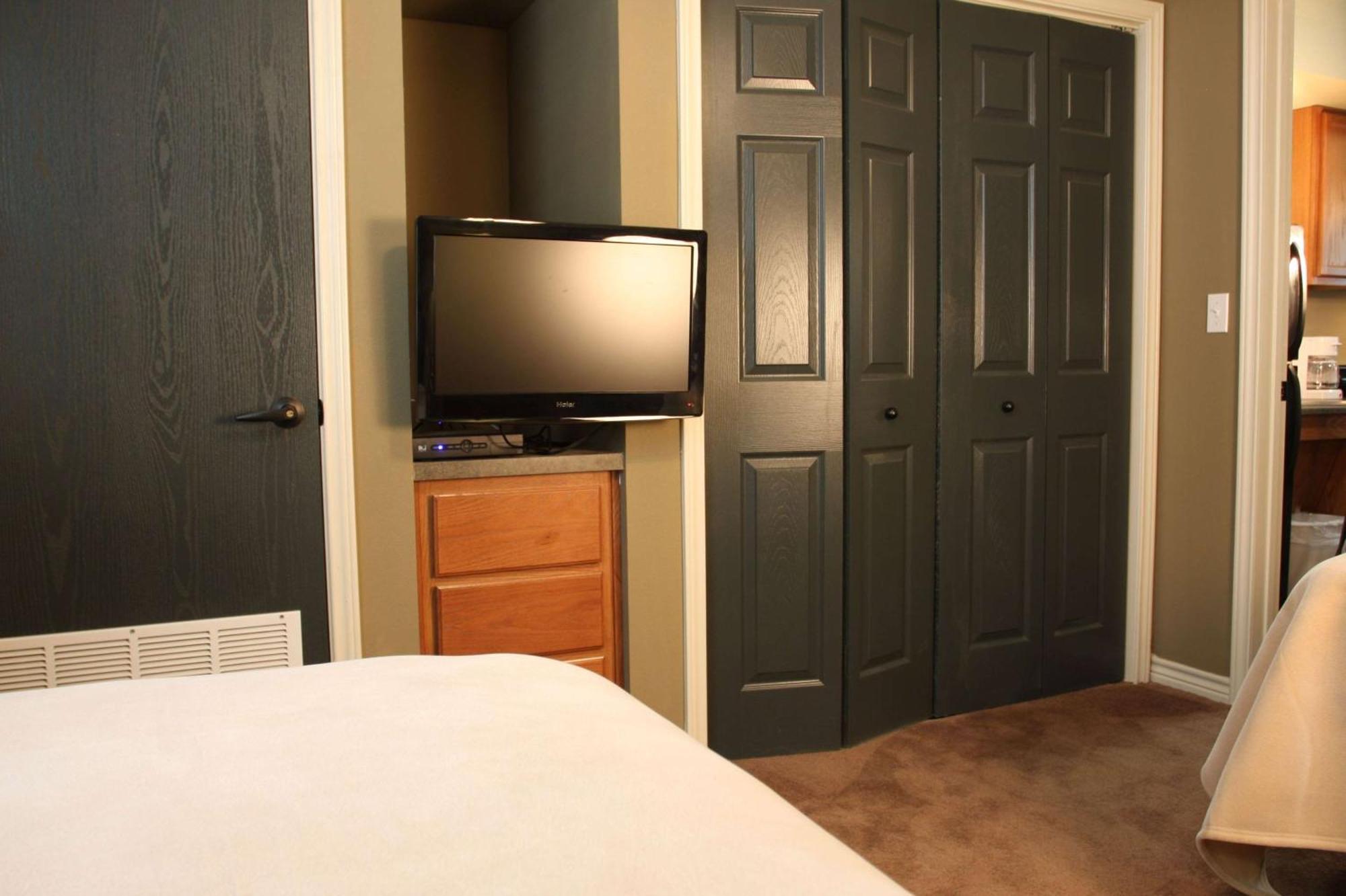 Eagle'S Den Suites Big Spring A Travelodge By Wyndham Exterior photo