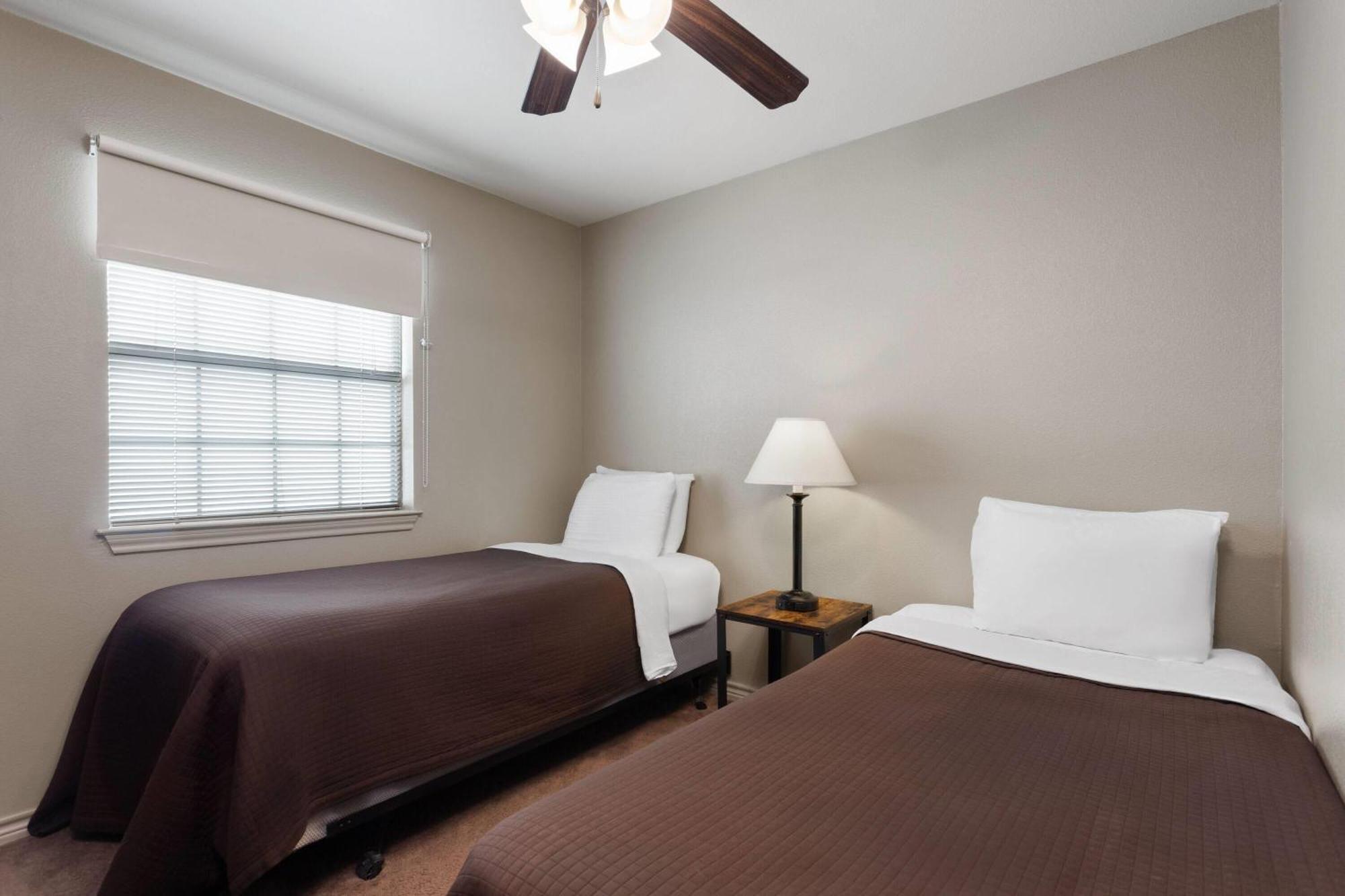 Eagle'S Den Suites Big Spring A Travelodge By Wyndham Exterior photo
